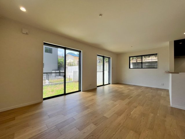 横浜市港北区新羽町　A号棟の居間・リビング