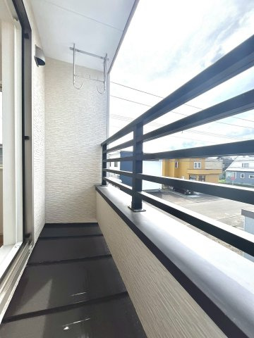 篠路8条6丁目のバルコニー|大きなシーツなども干せて便利なバルコニー付き！