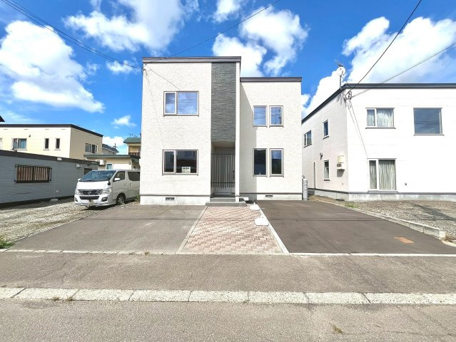 篠路8条6丁目の外観|ラッキーまで車で約3分！話題のロピアまで車で約8分！