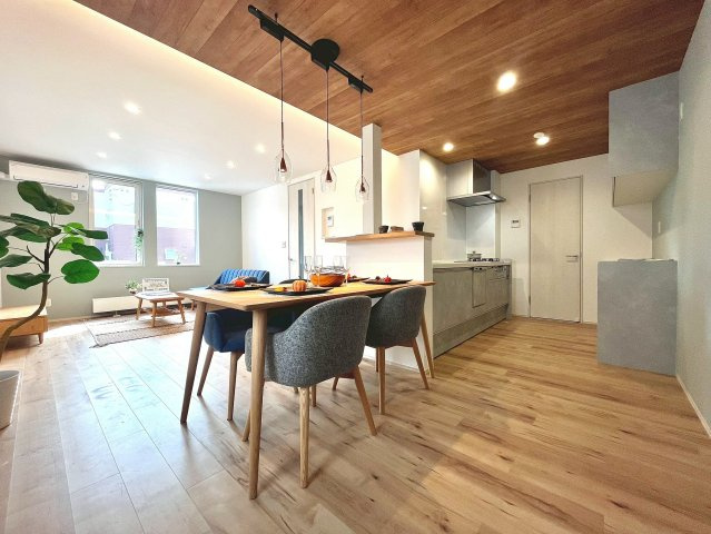 篠路8条6丁目の居間・リビング|南向きで陽当たり良好なリビング！開放感のある室内です♪