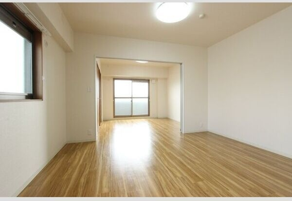 ラトレ白鳥の居間・リビング