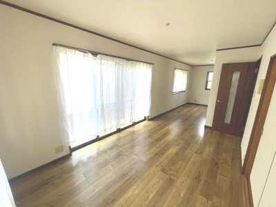 【居間・リビング】 | 伊島町1丁目9-18一戸建て