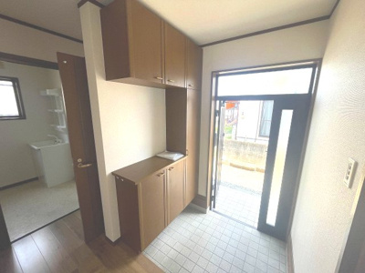 【玄関】 | 伊島町1丁目9-18一戸建て