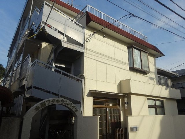 本郷フタキサンハイツの外観