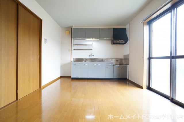 ルーブル陣内　Aの居間・リビング