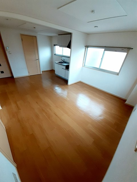 中尾弐番館A棟の居間・リビング