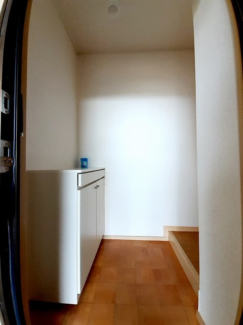 中尾弐番館A棟の玄関