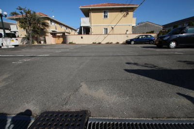 【駐車場】 | ルミエール A棟 | 駐車場