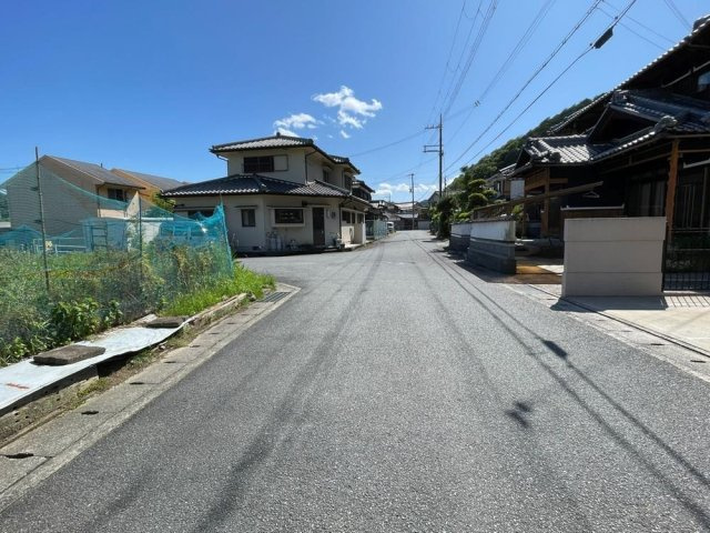 上郡町山野里の前面道路含む現地写真|【現地写真】
前面道路は、歩行時に足腰への負担が少ない平坦な直線道路です。