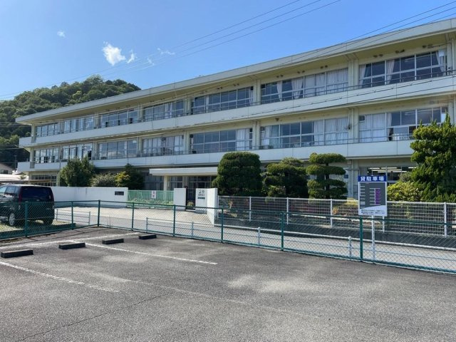 上郡町山野里の周辺|【上郡町立山野里小学校】
徒歩3分。6年間毎日通うのに、負担が少ない距離です。「心豊かに、考えを創り行動する児童の育成」を教育目標に掲げています。