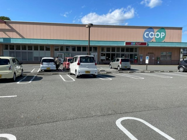 上郡町山野里の周辺|【コープこうべ上郡店】
徒歩9分。営業時間は、9:30～20:00。食品・日用品・肌衣類・基礎化粧品などの取り扱いがあります。クリーニングや生花の専門店有り。