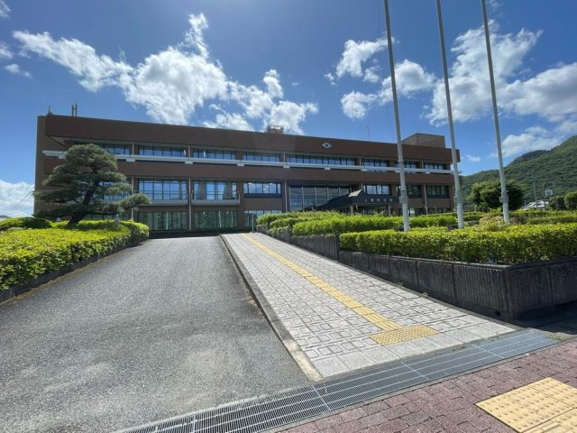 上郡町山野里の周辺|【上郡町役場】
徒歩15分。 開庁時間は、8:30～17:15。暮らしに関する手続き・相談ができます。