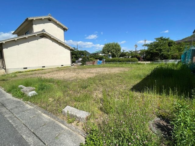 上郡町山野里の外観|【現地写真】
敷地全体を有効活用できる整形地です！採光や風通しの良さを考慮してプランニングできます。現況更地のため、設計から建築まで、スムーズに住まいづくりが可能です。