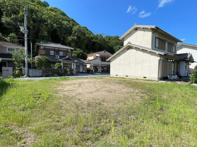 上郡町山野里の外観|【現地写真】
周囲は住宅等の建物が既に建っているので、実際の採光状況や隣家との間隔などを考慮したプランが検討可能です。