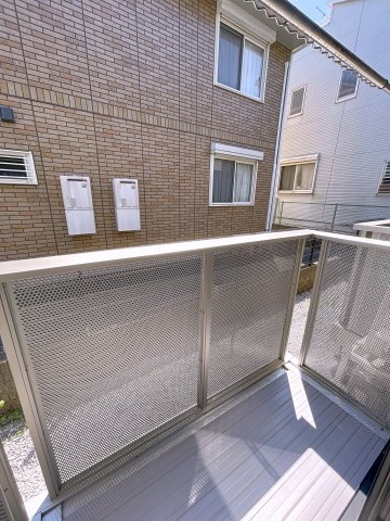 ペッパーコーンのバルコニー|バルコニーはシャッター付き。