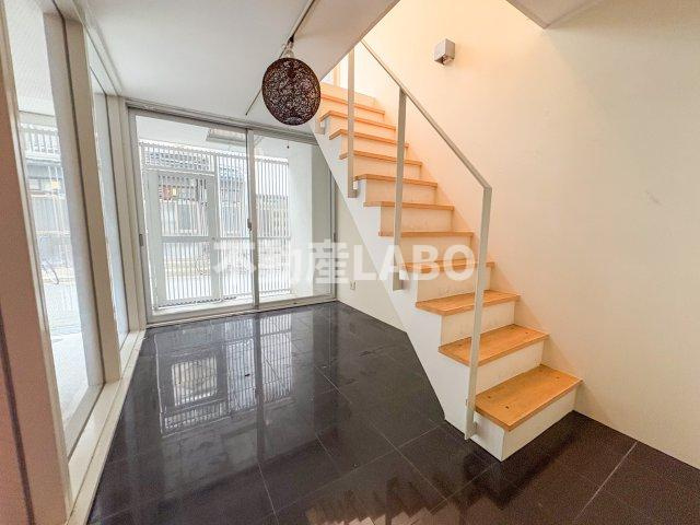 ユーレジデンス弁天町の洋室