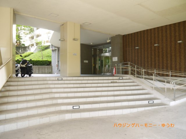 【エントランス】 | 赤羽台四丁目住宅 | 清廉とされたエントランスになっています。