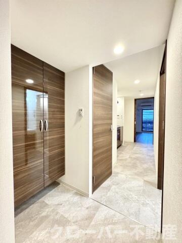 Ｓ－ＲＥＳＩＤＥＮＣＥ中新町ａｖｅｌｉｓの玄関