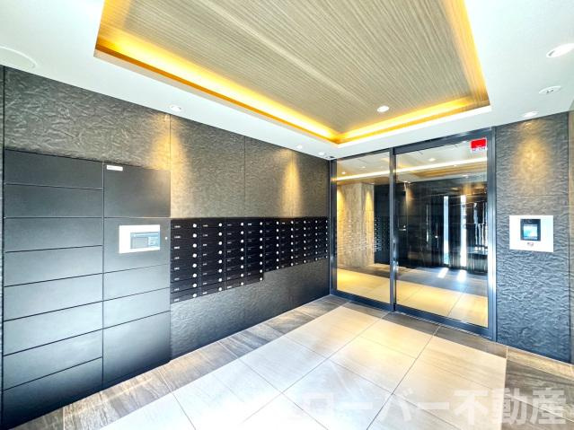 Ｓ－ＲＥＳＩＤＥＮＣＥ中新町ａｖｅｌｉｓのエントランス