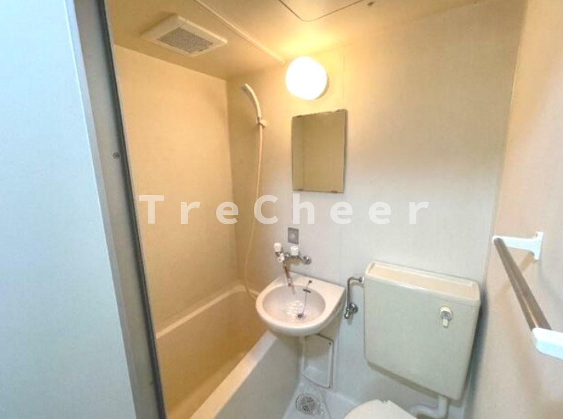 ガーデンヒルズ新倉B棟の浴室