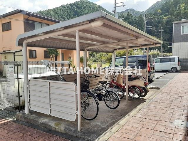 プリオールⅠのその他共用部分|屋根付きの駐輪場は無料です★