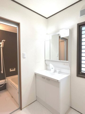 リフォーム中中古戸建　大垣市万石1丁目　平成3年築の独立洗面台