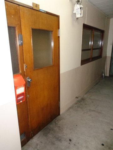 大阪市中央区谷町８丁目のアパートの玄関