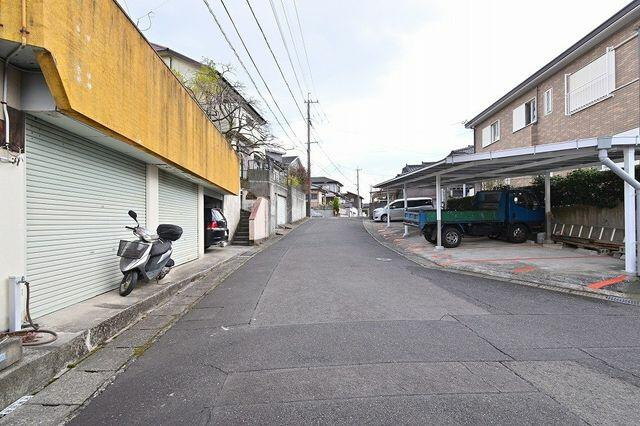 【前面道路含む現地写真】