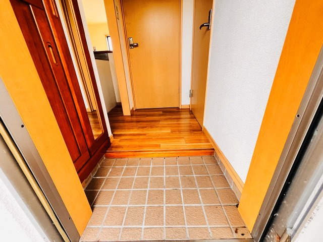 リバティー室岡の玄関