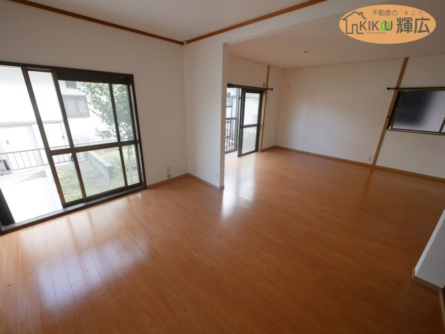 加古川市平岡町新在家　中古戸建の居間・リビング