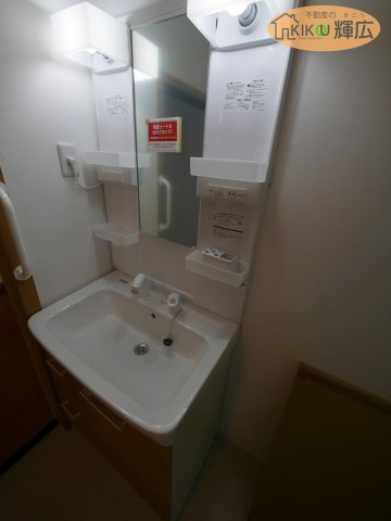 加古川市平岡町新在家　中古戸建の独立洗面台