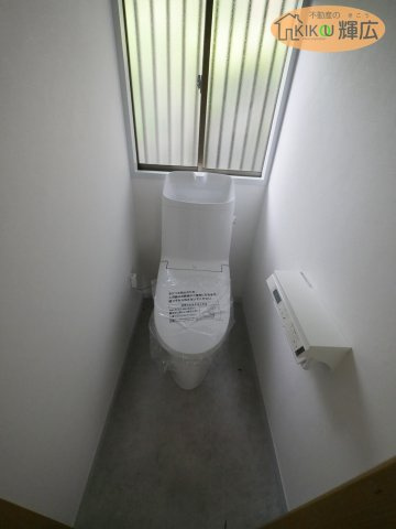 加古川市平岡町新在家　中古戸建のトイレ