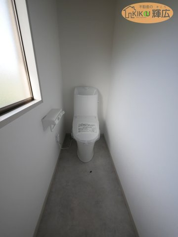 加古川市平岡町新在家　中古戸建のトイレ