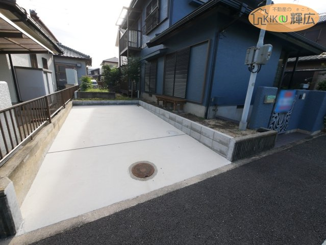 加古川市平岡町新在家　中古戸建の駐車場