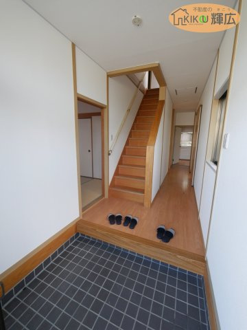 加古川市平岡町新在家　中古戸建の玄関