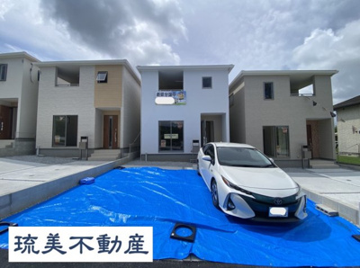 【外観】 | 南城市佐敷新里（全4棟）2号棟 | 2号棟　並列駐車2台完備♪