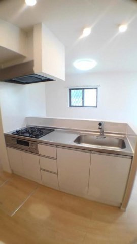 ｍａｉｓｏｎ　ｓａｔｓｕｋｉのキッチン|3口コンロ・グリル付のシステムキッチンです♪