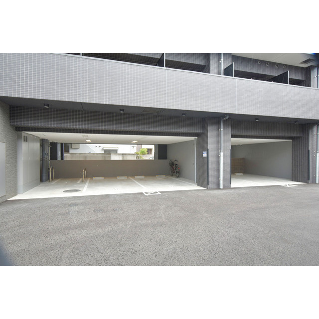 アドバンス大阪ビヤンの駐車場