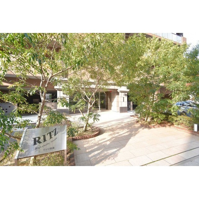 リッツ加島のエントランス