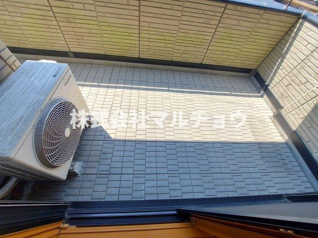 上万呂中古建てのバルコニー|外からの目が気にならないバルコニーで洗濯物が干せます