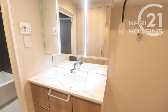 【独立洗面台】 | センチュリー昭島 | 三面鏡付き洗面台