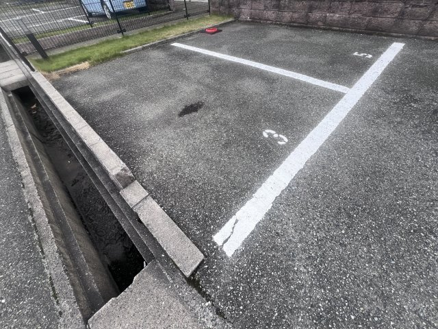 アルパポンテ一番館の駐車場