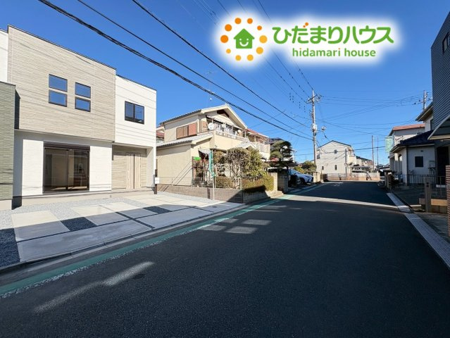 熊谷市柿沼　第1期　新築一戸建て　クライン　01の前面道路含む現地写真|前面道路約6ｍ！
車の出し入れも安心して行えますね♪