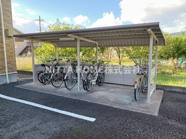 グランツ　オークのその他共用部分|屋根付きの駐輪場です◎