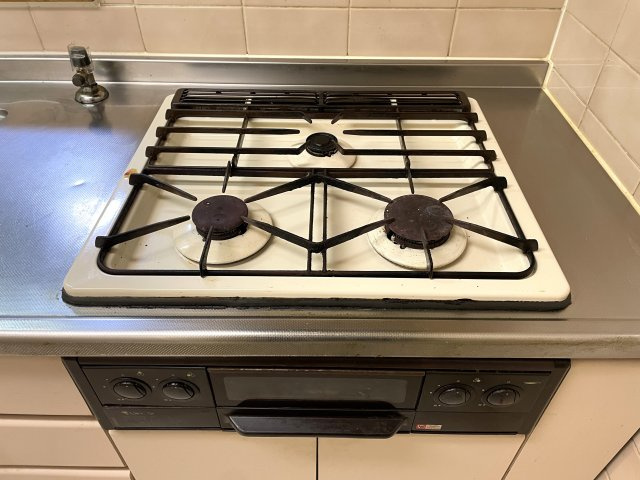 コスモ浦和中島のキッチン|三口コンロ、グリル付