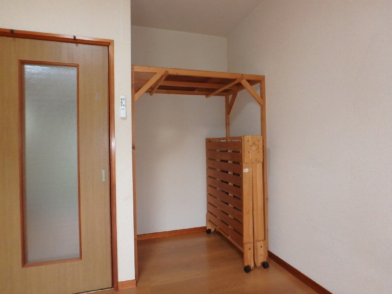古山アパートの洋室