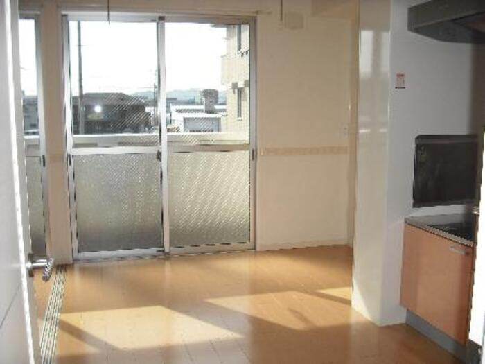 リビングタウン北川添 A棟の居間・リビング|リビングタウン北川添 A202 DK