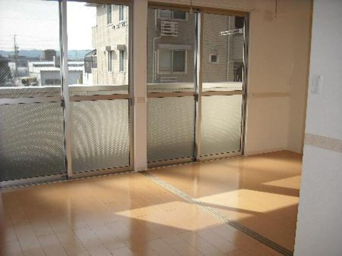 リビングタウン北川添 A棟の内装|リビングタウン北川添 A202 南東洋室・DK