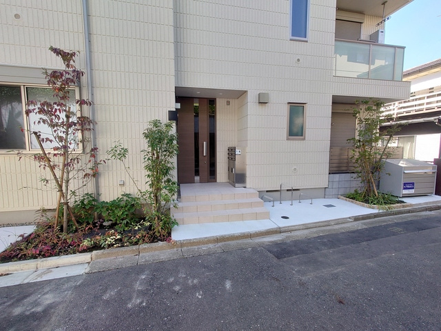 へーベルメゾン護国寺のエントランス