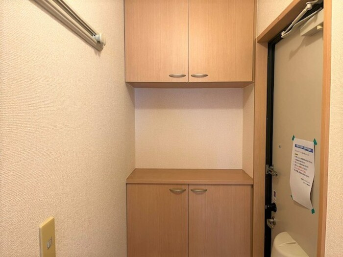 リビングタウン田代外町 A棟の玄関|シューズボックス付きの玄関です★